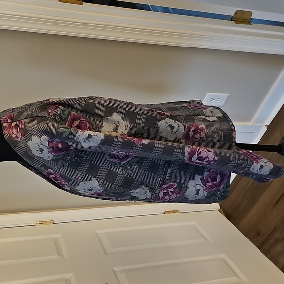 Jacket - Picture 5 of 16